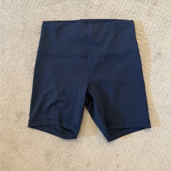 Lululemon Navy High-Waisted Bike Shorts - Picture 2 of 4